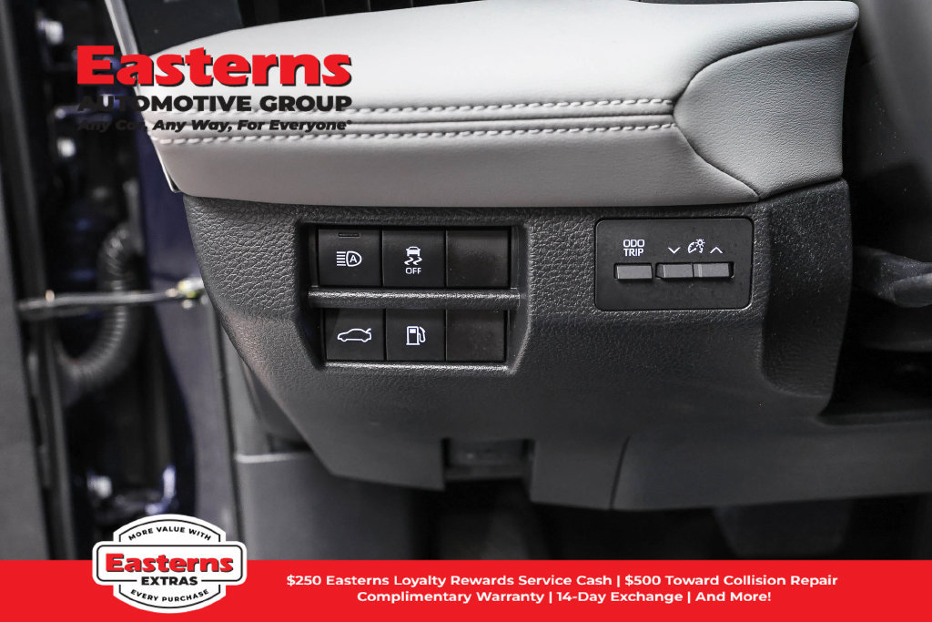 Used 2022 Toyota Avalon XLE w/ Moonroof Package FWD image 22