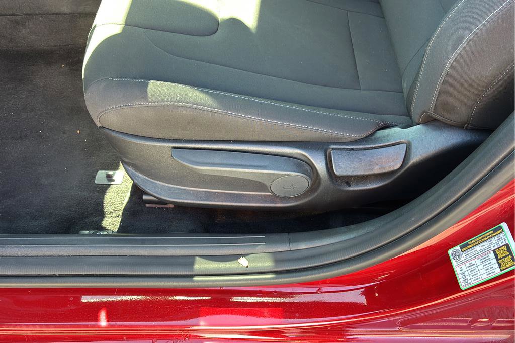 Certified 2025 Hyundai Elantra Sport image 13