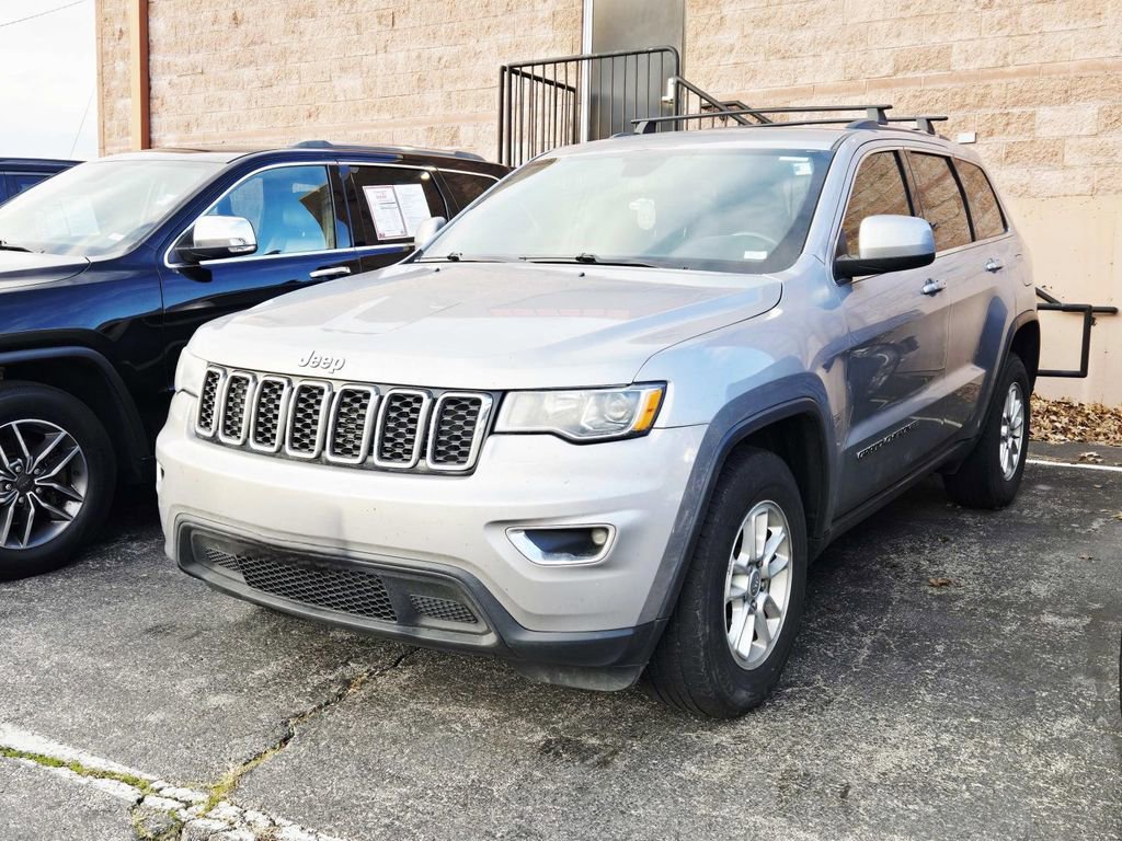 Used 2018 Jeep Grand Cherokee Laredo image 4