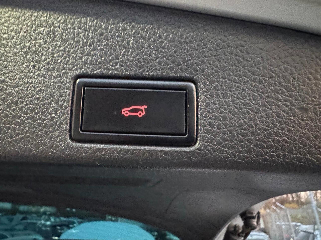 Used 2014 Volkswagen Touareg TDI image 15