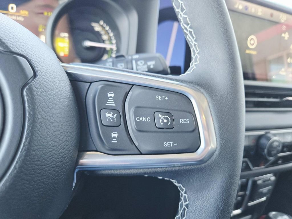 Used 2025 Jeep Wrangler Unlimited Sahara image 22