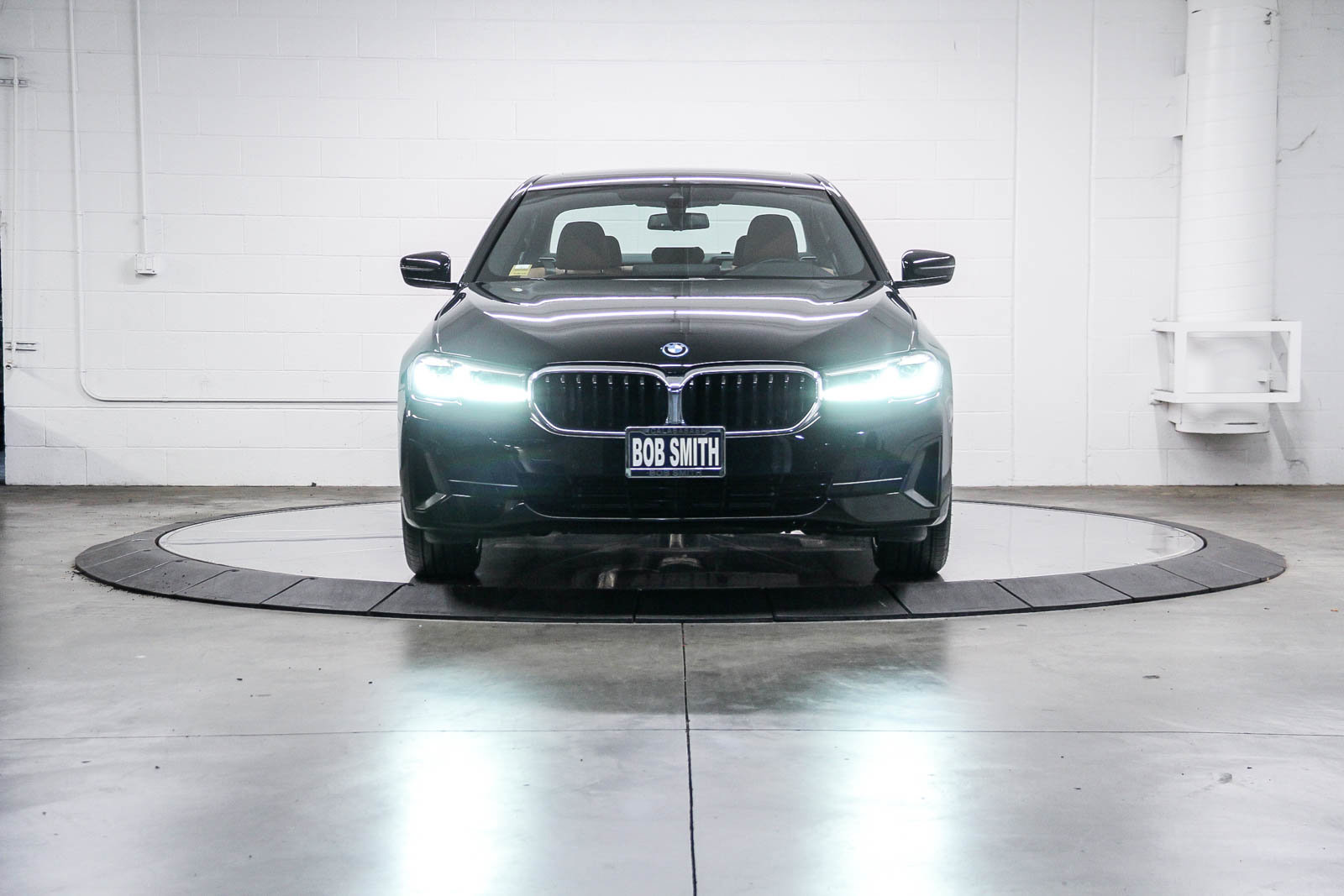 Certified 2023 BMW 530e w/ Convenience Package image 2