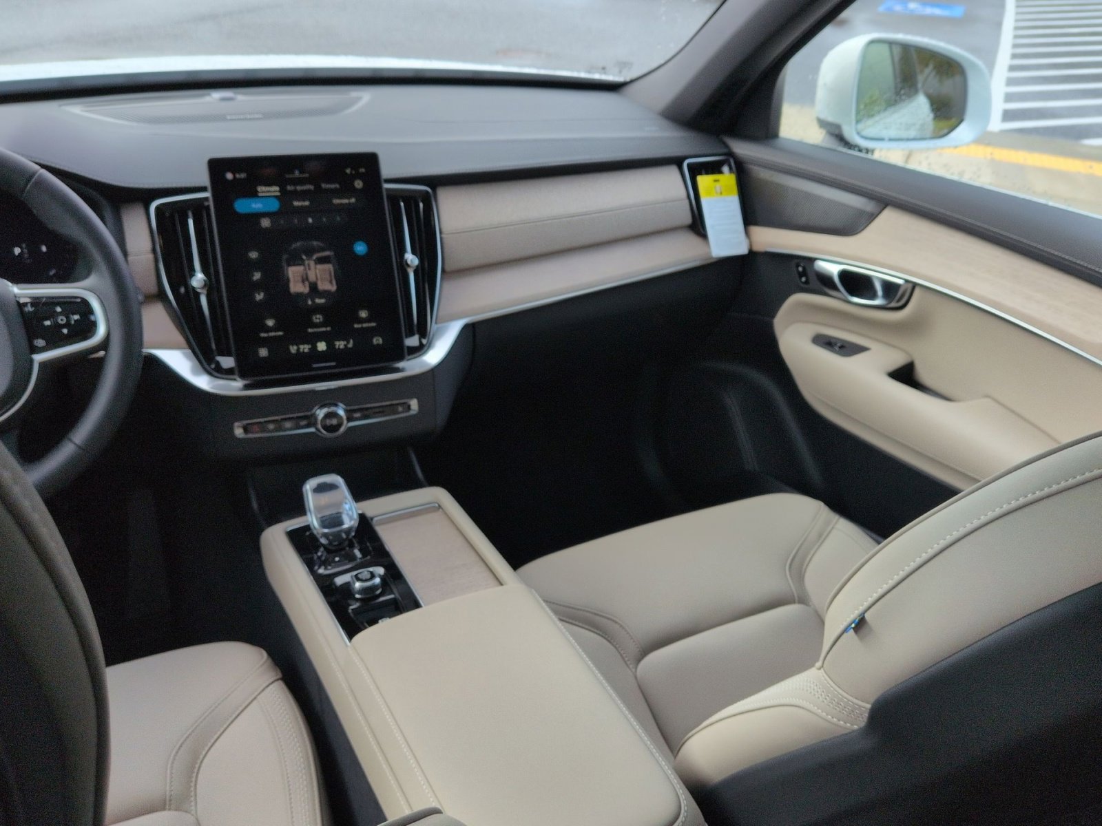 New 2026 Volvo XC90 B6 Plus w/ Protection Package Premier image 23