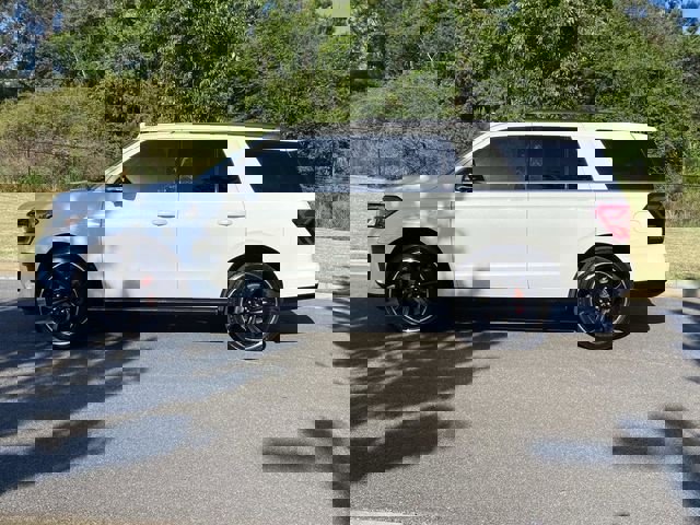 Used 2024 Ford Expedition Limited image 10