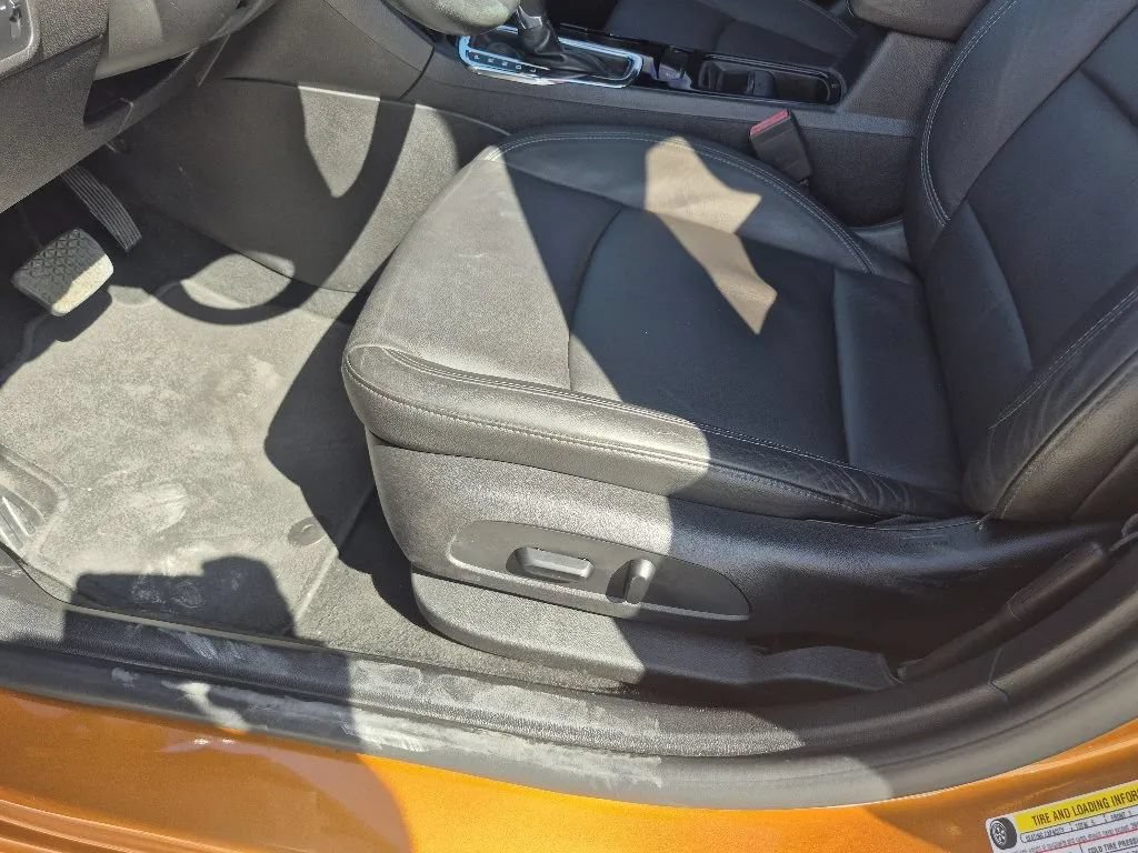 Used 2017 Chevrolet Cruze Premier FWD image 17