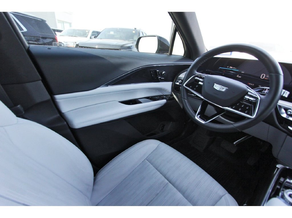 Used 2024 Cadillac Lyriq Sport RWD image 8