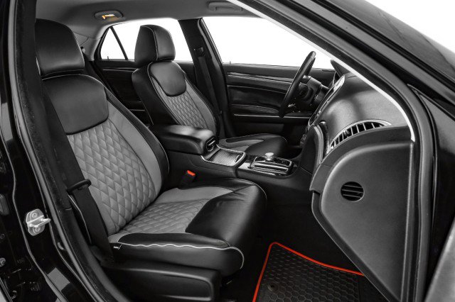 Used 2022 Chrysler 300 Touring w/ Sport Appearance Package image 32