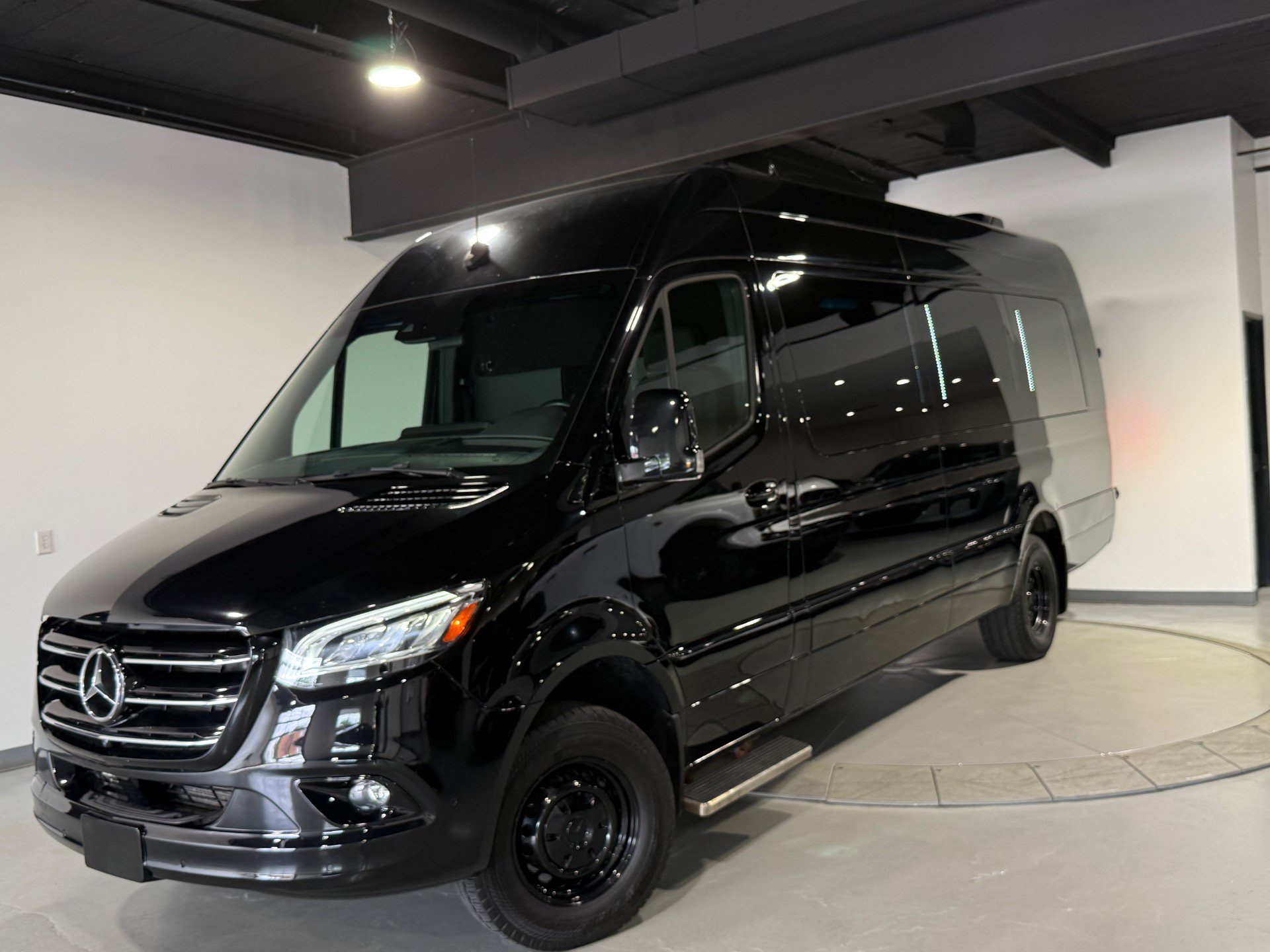 Used 2024 Mercedes-Benz Sprinter 3500 image 2