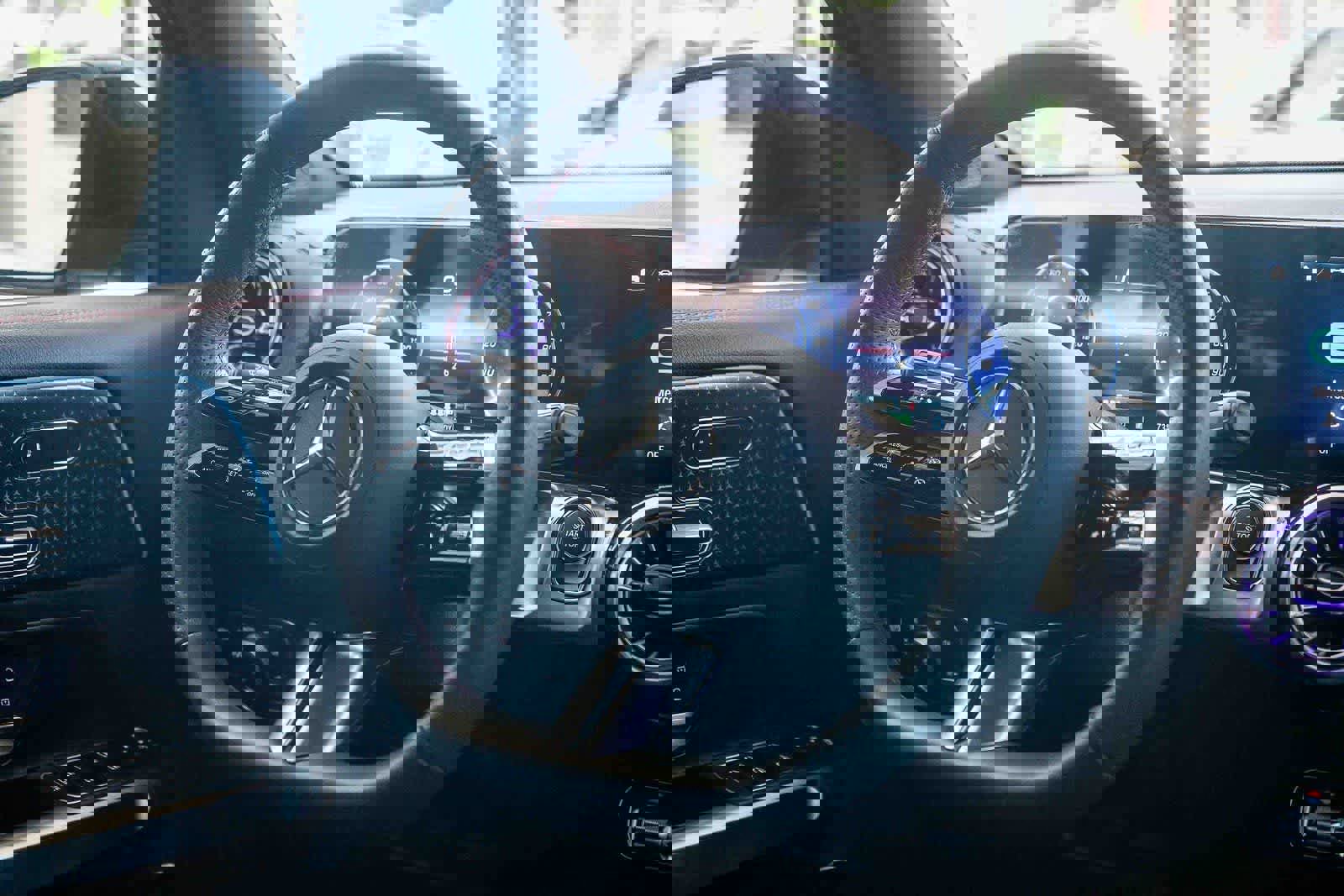 Used 2024 Mercedes-Benz EQB 350 4MATIC SUV image 15