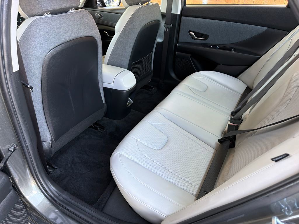 Used 2025 Hyundai Elantra Limited FWD image 31