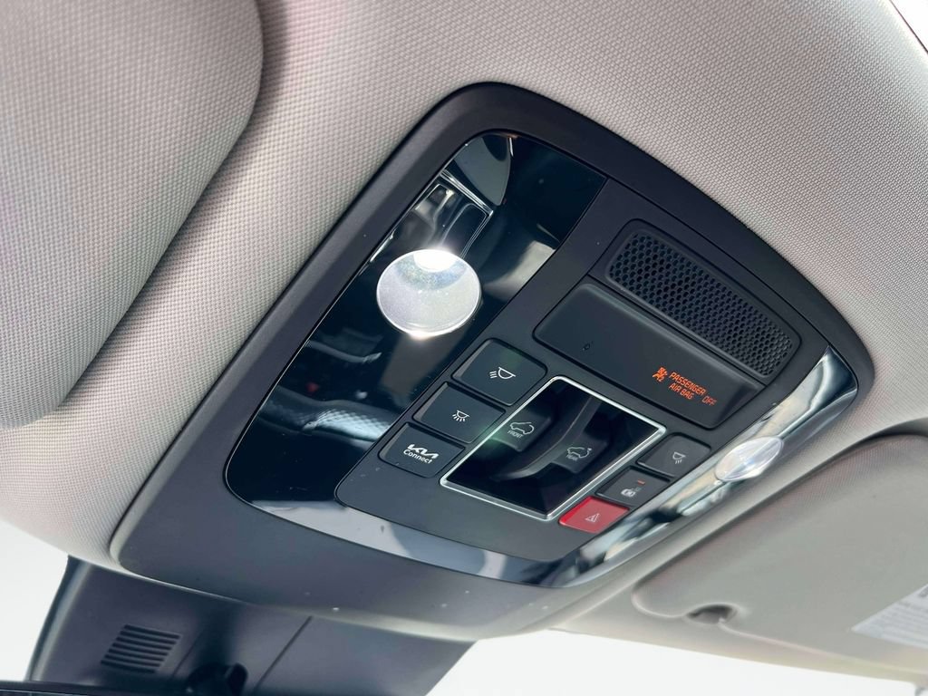 Certified 2024 Kia Carnival SX Prestige FWD image 32