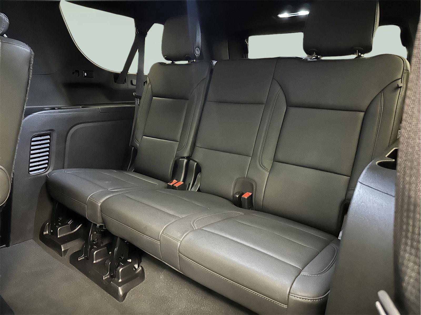 Certified 2024 Chevrolet Suburban Z71 w/ Luxury Package image 31