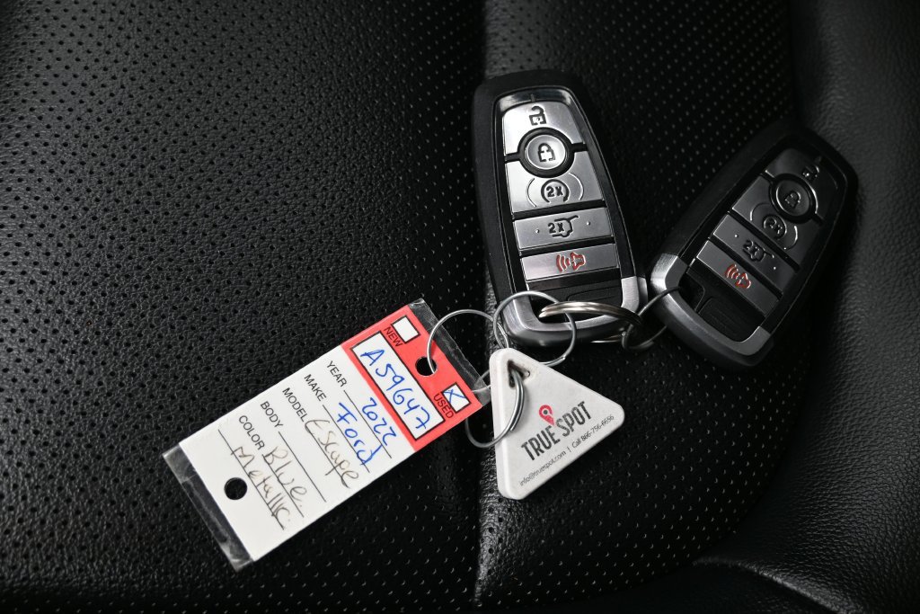 Used 2022 Ford Escape Titanium AWD/4WD image 34