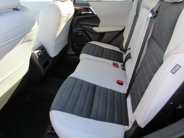 New 2026 Mitsubishi Outlander SE FWD image 8