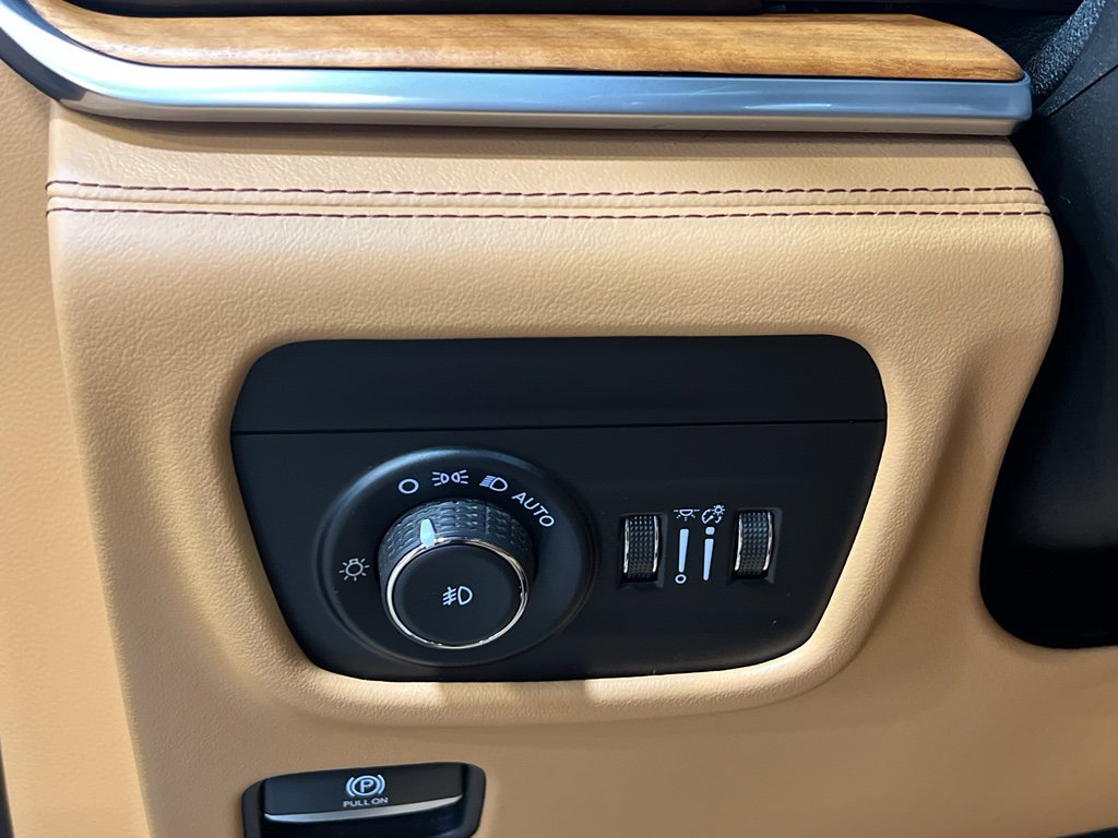 Used 2021 Jeep Grand Cherokee L Summit image 14