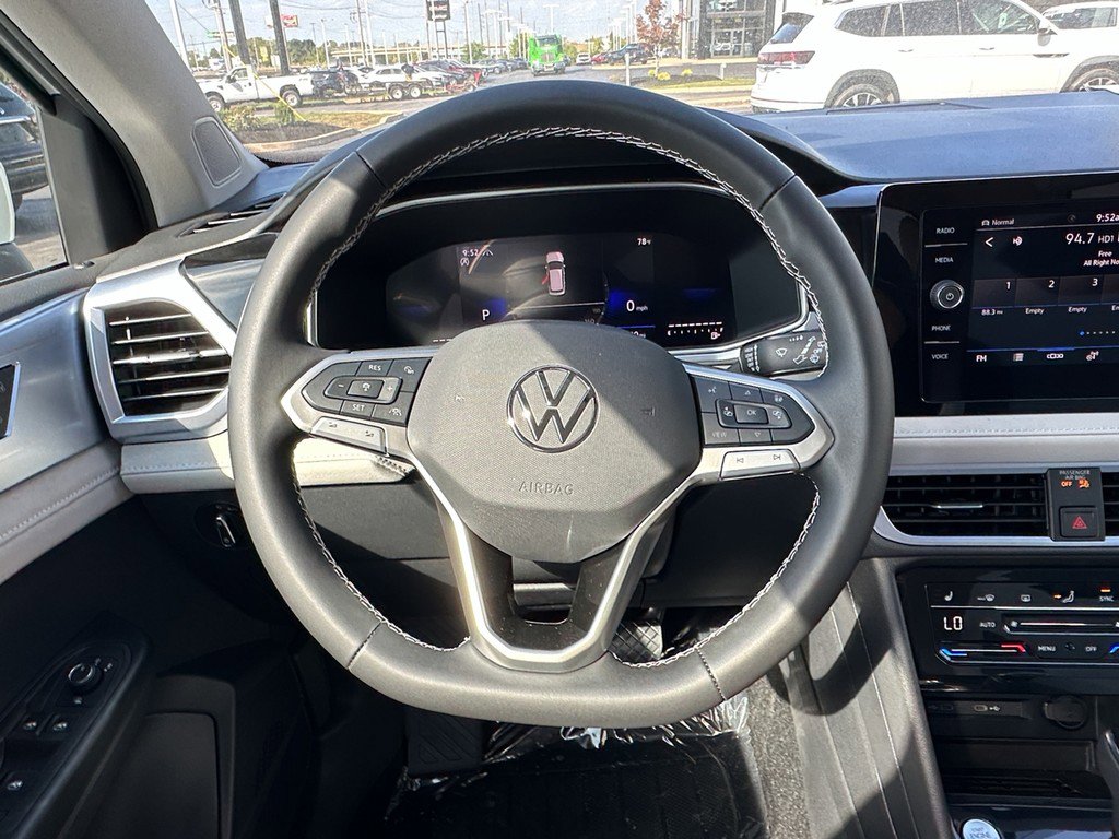 New 2025 Volkswagen Taos SE image 10