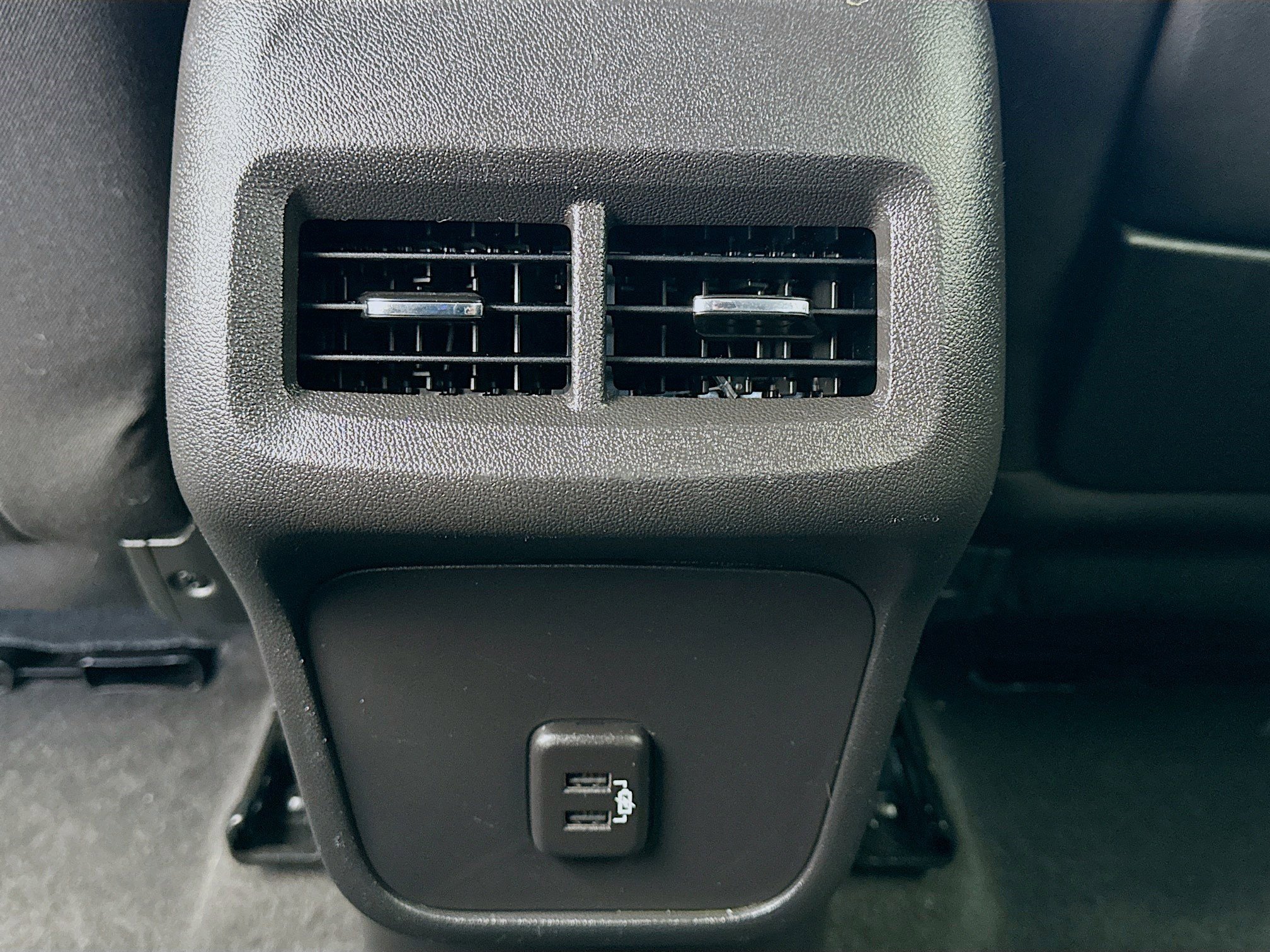 Used 2024 GMC Terrain SLE w/ Driver Convenience Package FWD image 16