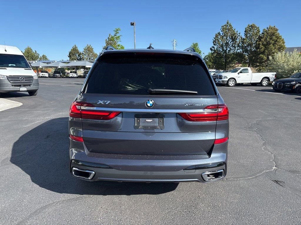 Used 2022 BMW X7 xDrive40i w/ M Sport Package AWD/4WD image 4