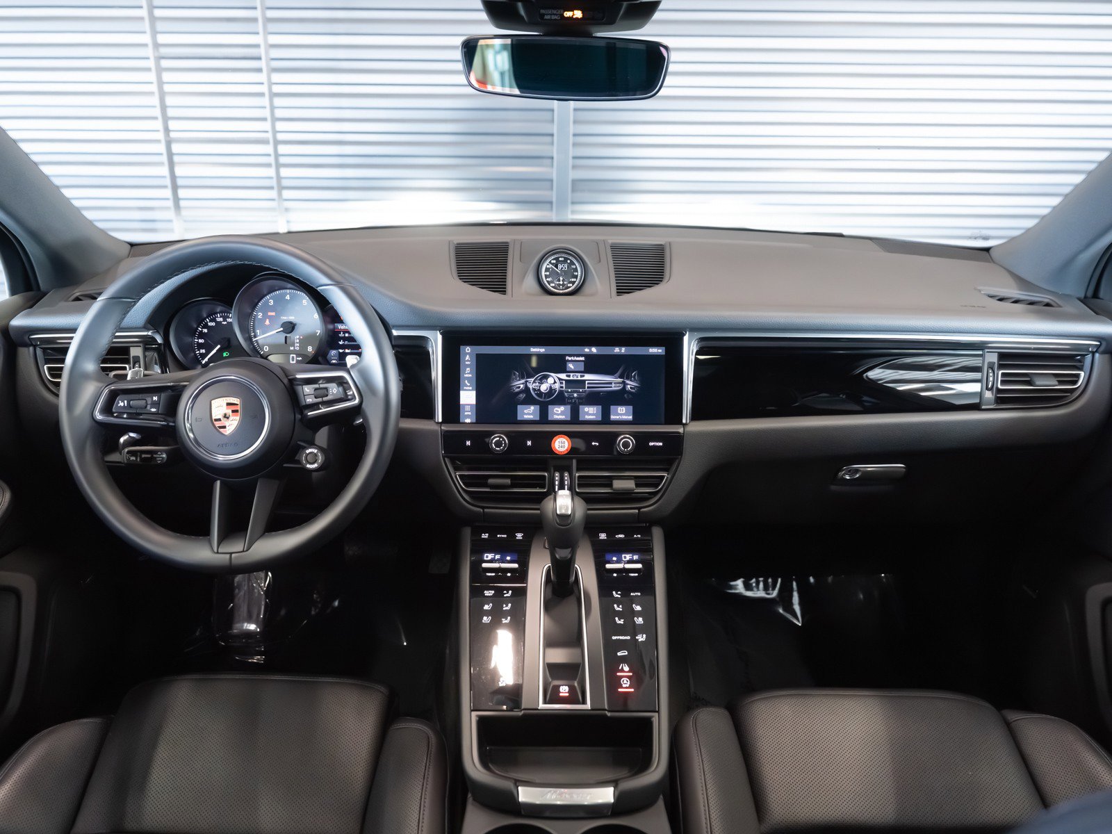 Certified 2025 Porsche Macan S image 14