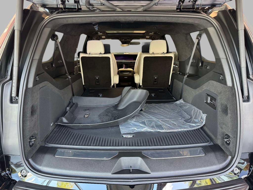 Used 2026 Cadillac Escalade ESV Platinum Sport w/ LPO, Floor Liner Package AWD/4WD image 18