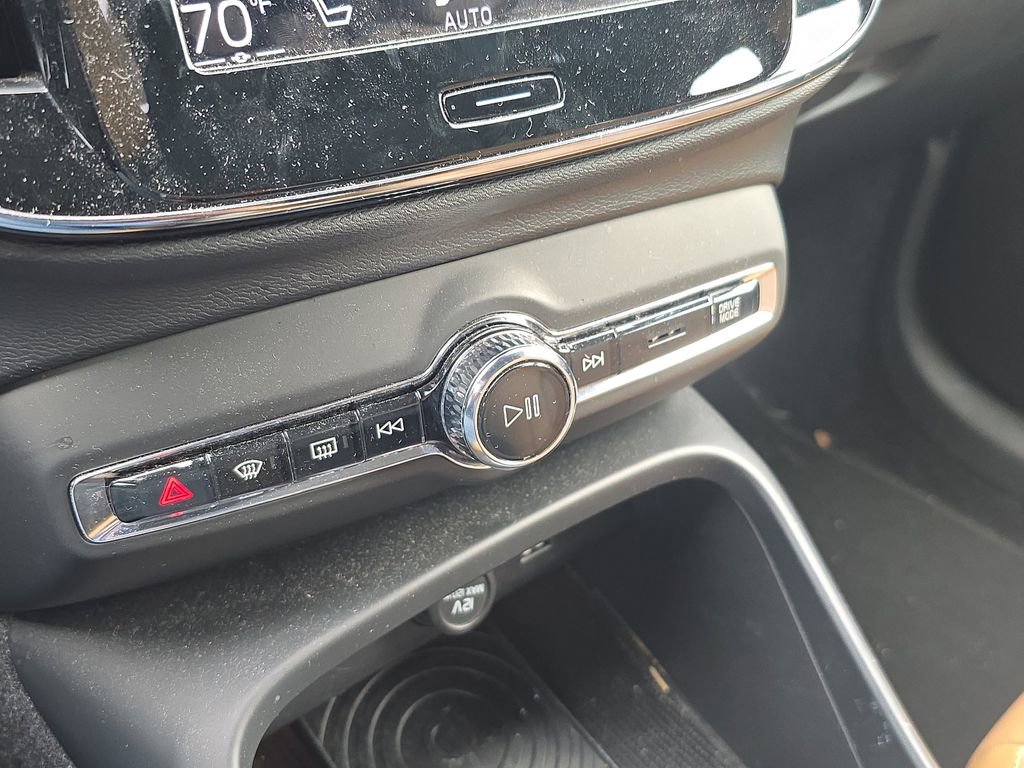 Used 2019 Volvo XC40 T5 Momentum image 26