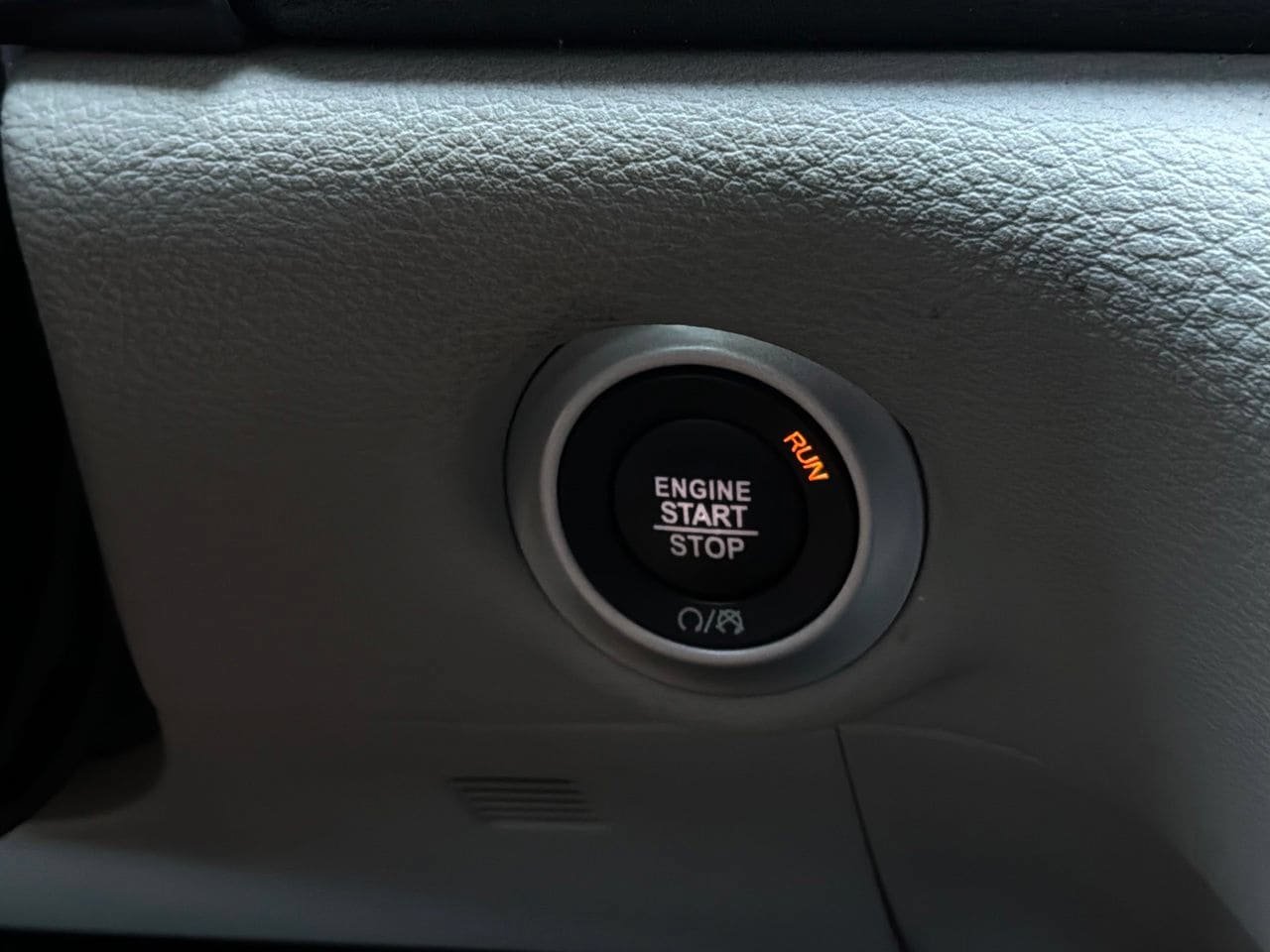 Used 2023 Chrysler Pacifica Touring-L FWD image 30