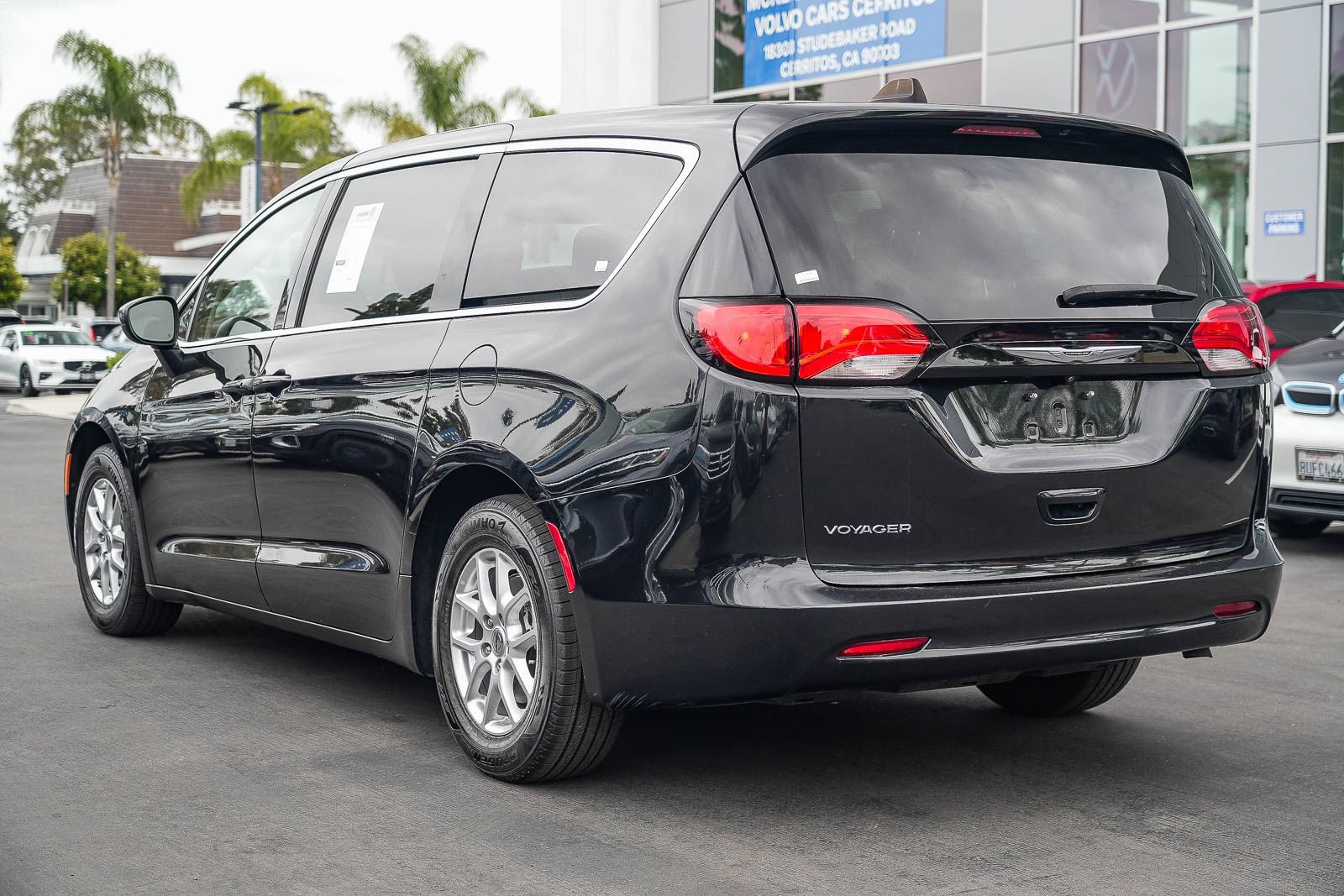 Used 2022 Chrysler Voyager LX FWD image 8