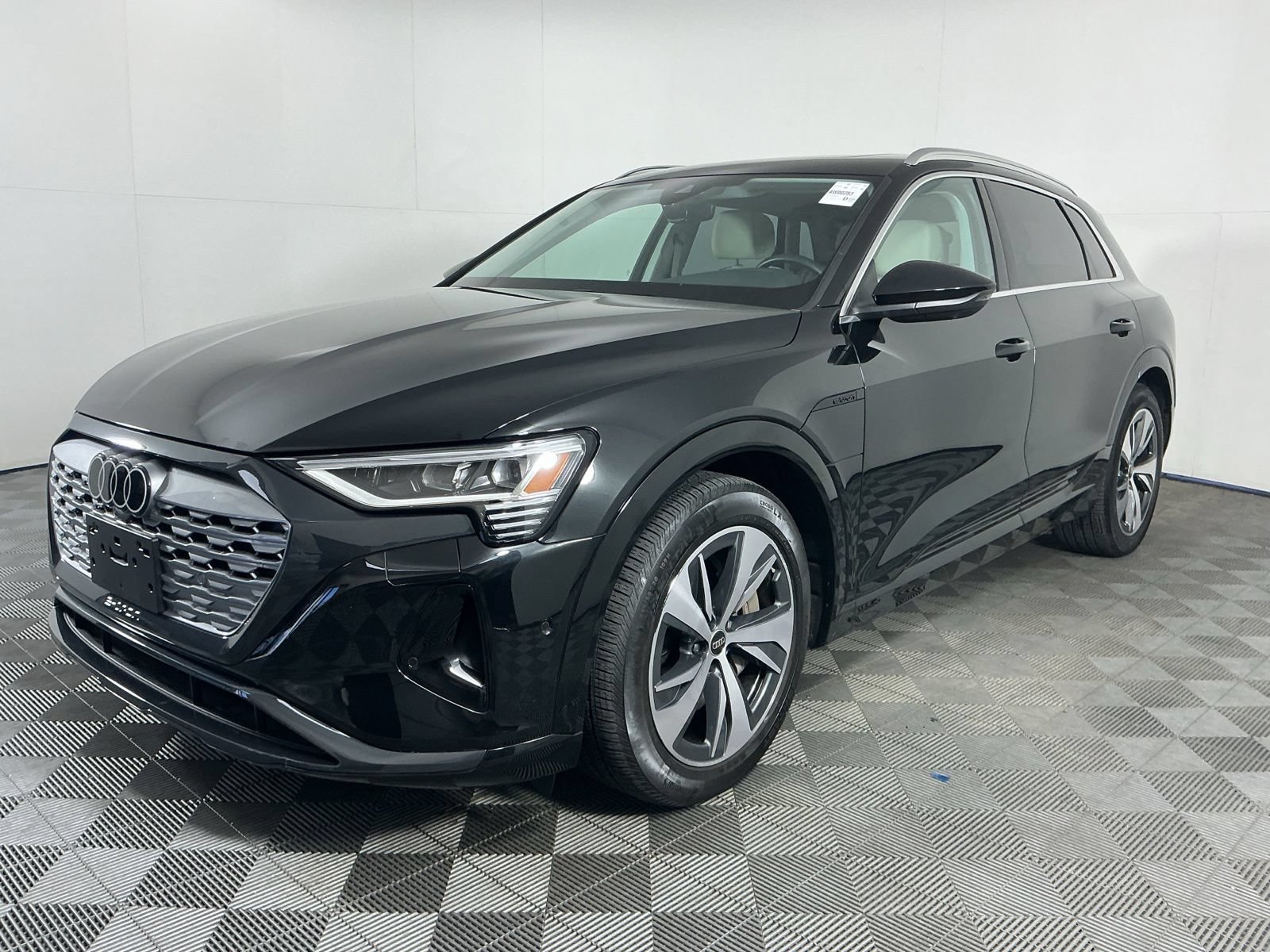 Used 2024 Audi Q8 e-tron Premium Plus w/ Premium Plus Package AWD/4WD image 3