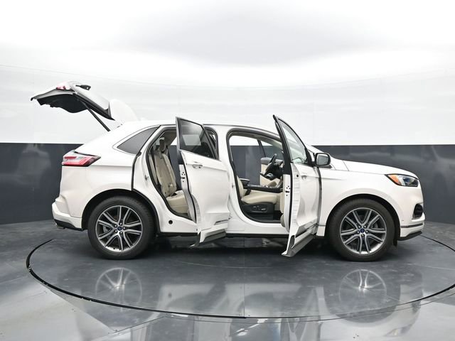 Used 2019 Ford Edge Titanium w/ Equipment Group 301A AWD/4WD image 45