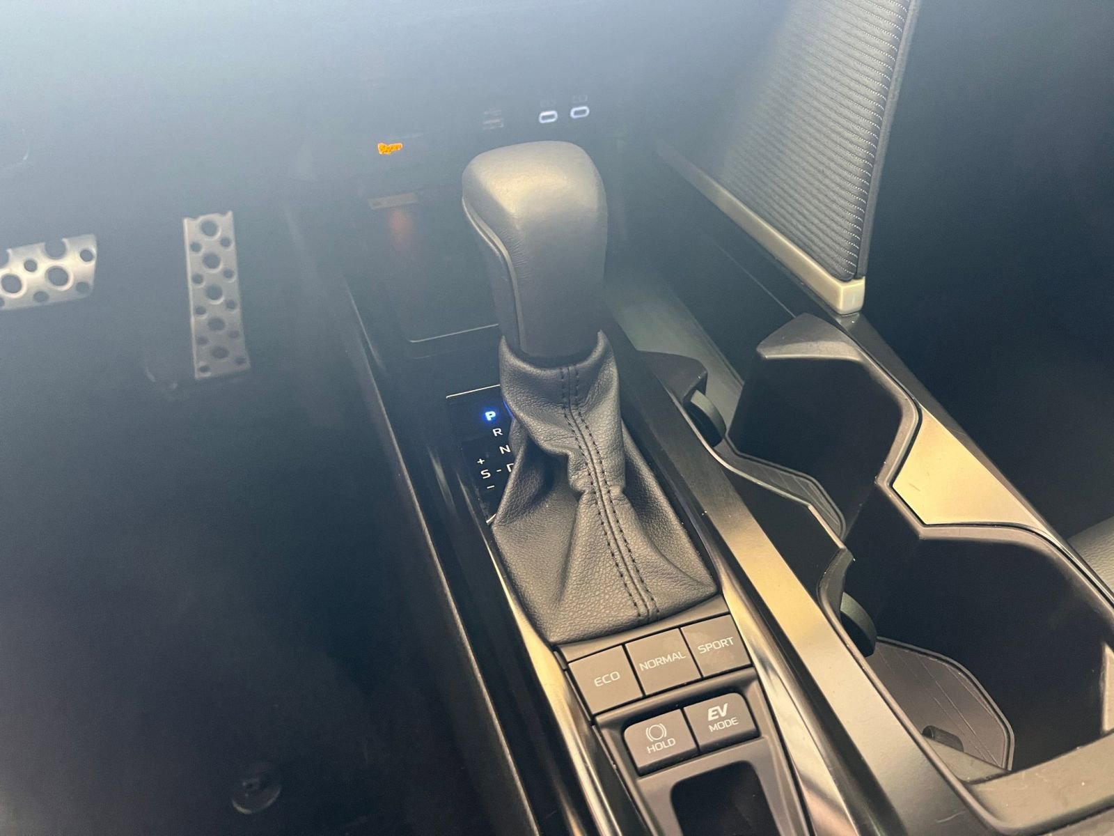 Used 2025 Toyota Camry SE FWD image 41