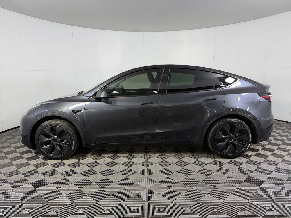 Used 2025 Tesla Model Y Long Range RWD image 10
