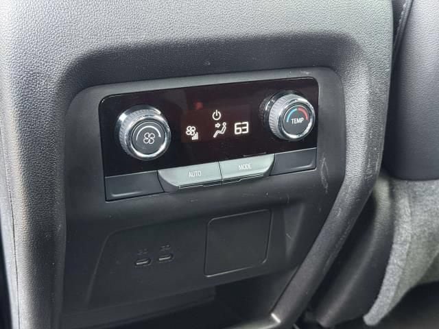 Used 2025 Chevrolet Traverse LT AWD/4WD image 16