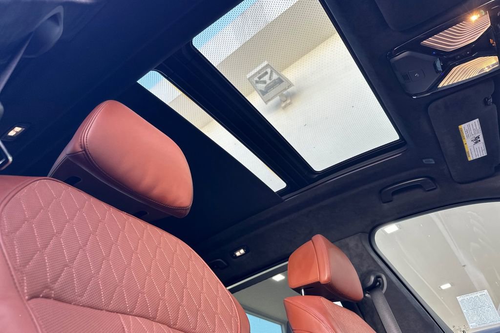 Used 2019 BMW X7 xDrive50i w/ M Sport Package image 17