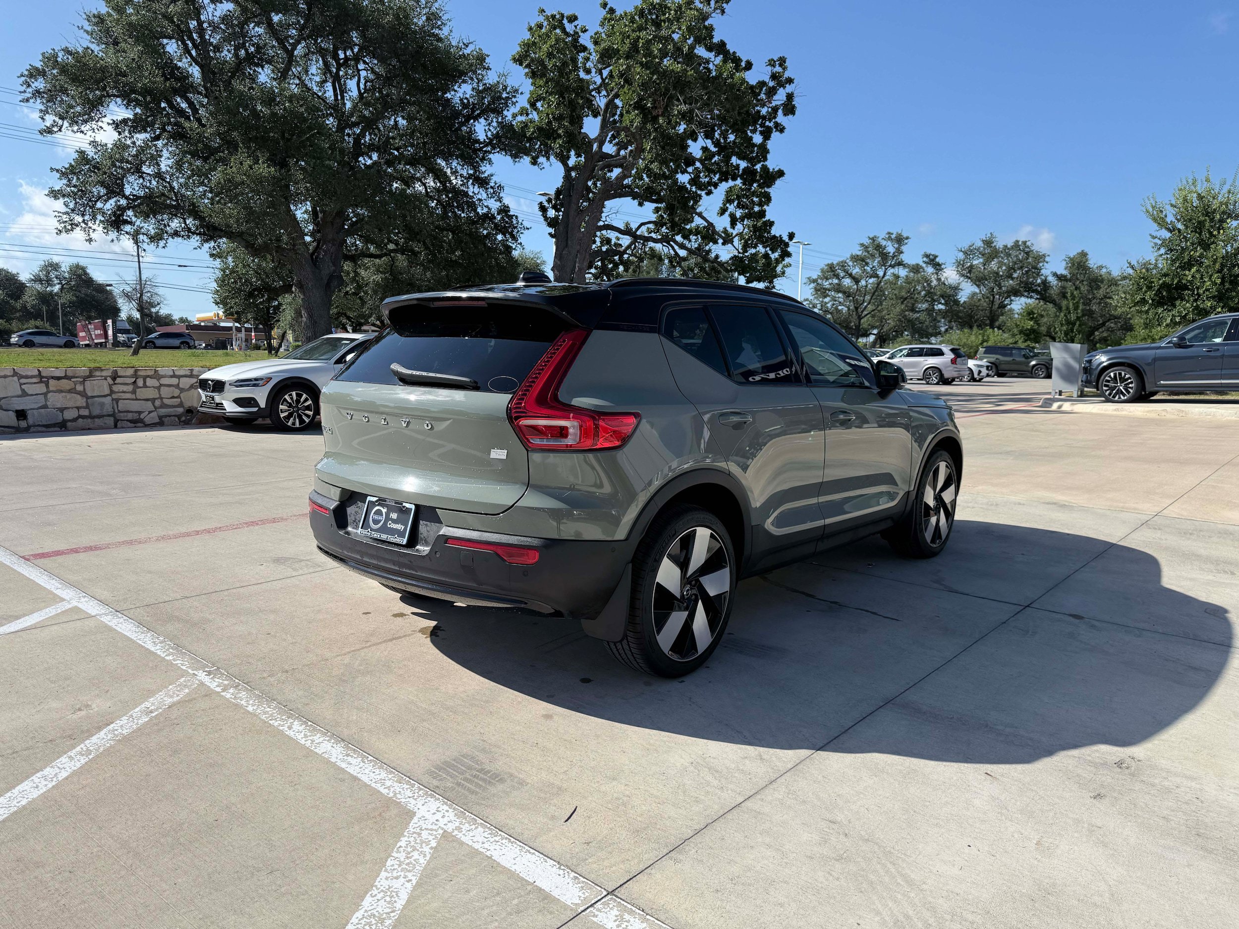 Certified 2023 Volvo XC40 Recharge Ultimate AWD/4WD image 6