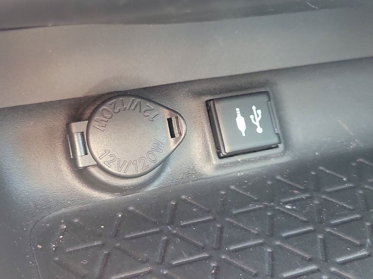 Used 2019 Toyota RAV4 XLE Premium w/ Cold Weather Package FWD image 30