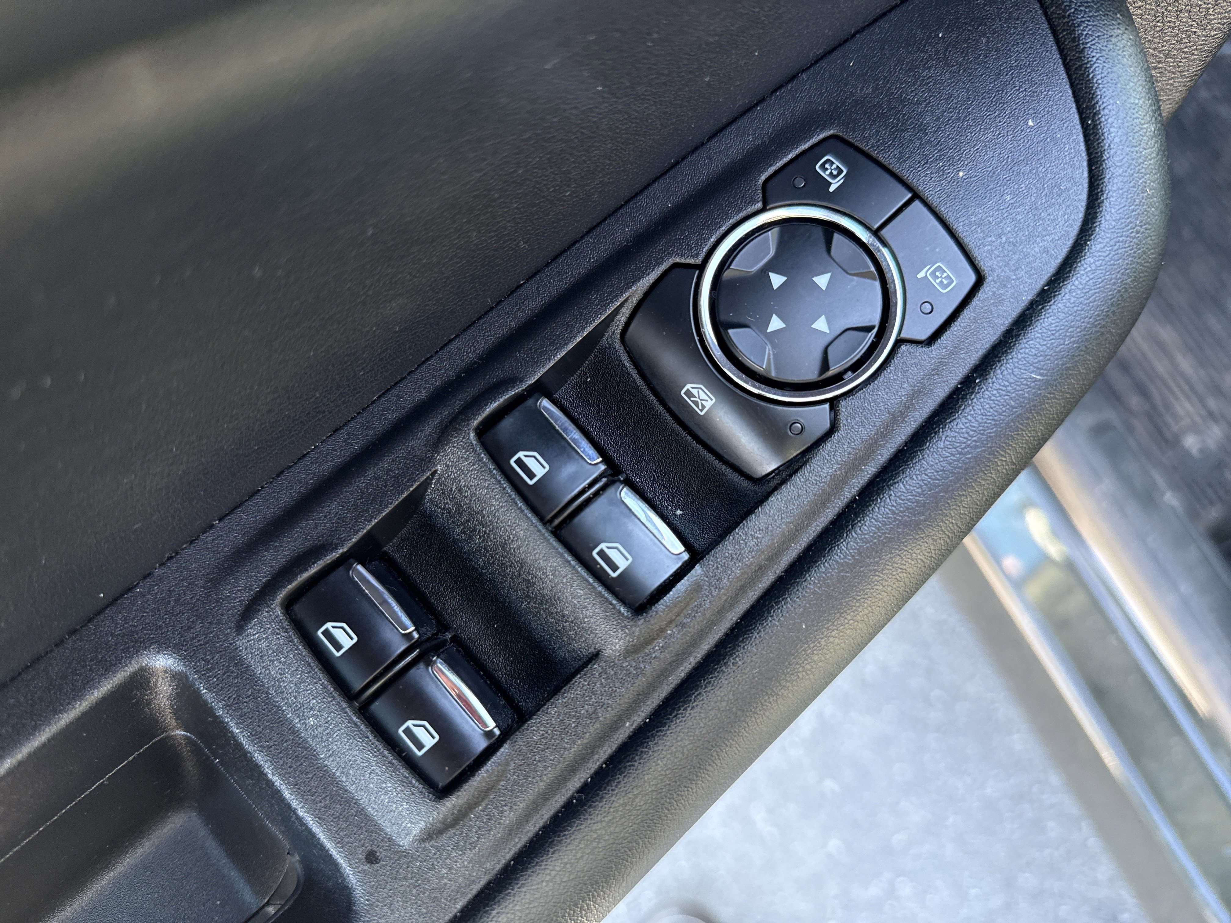 Used 2023 Ford Edge SEL image 16