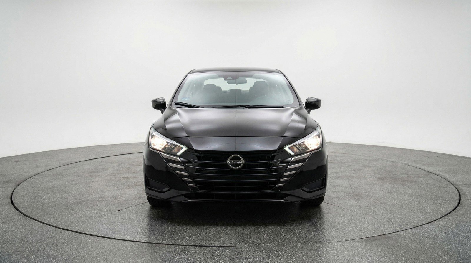 Used 2025 Nissan Versa SV image 2