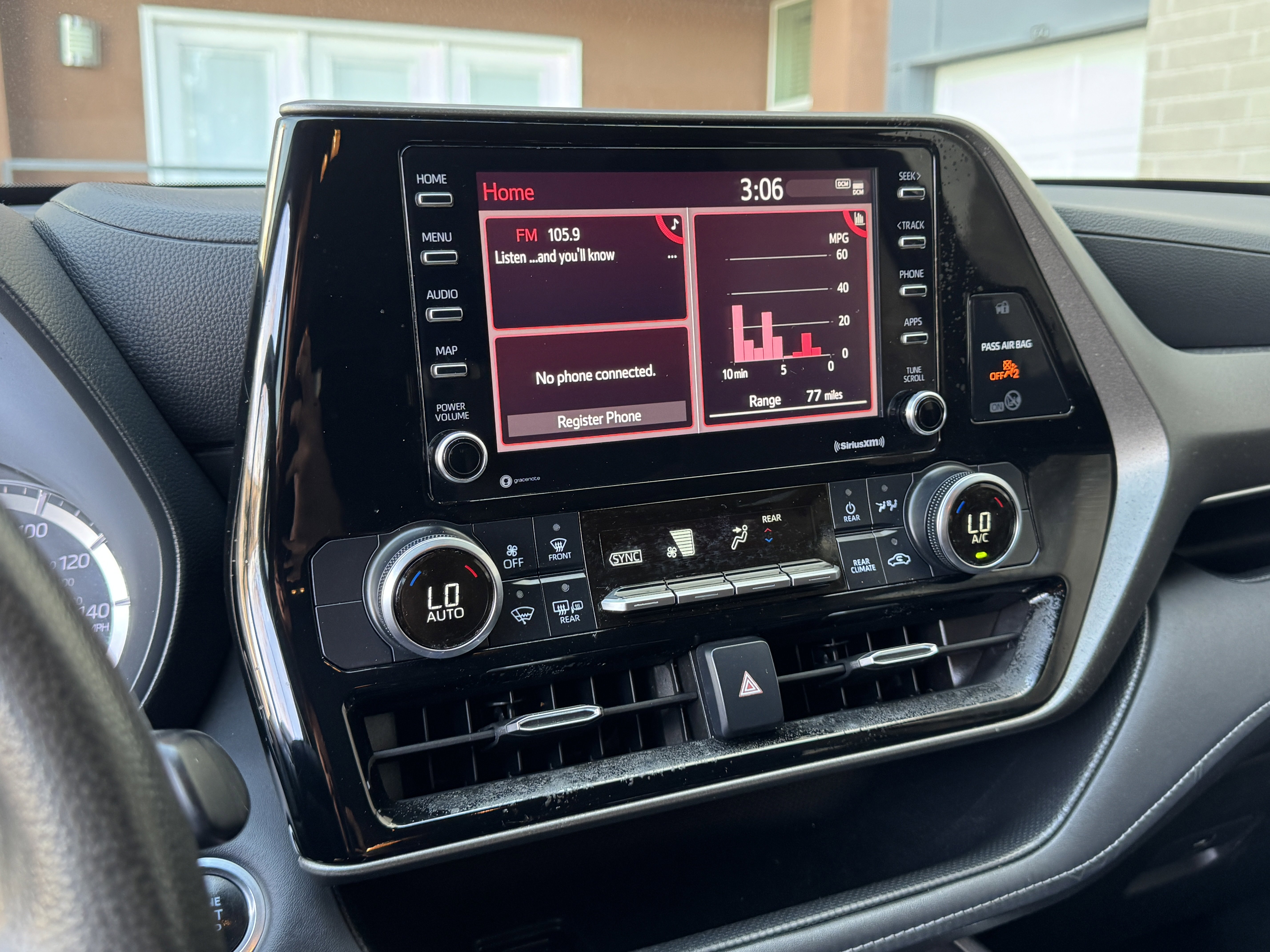 Used 2020 Toyota Highlander L image 19