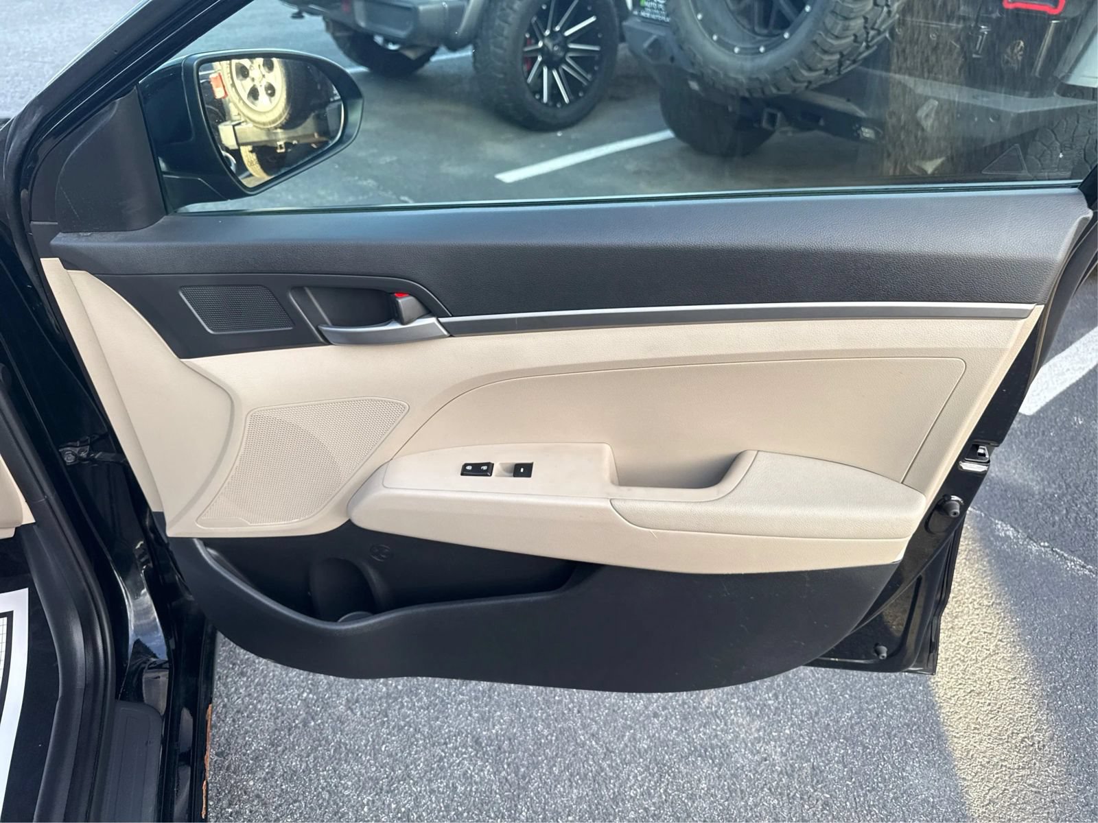 Used 2017 Hyundai Elantra SE FWD image 21