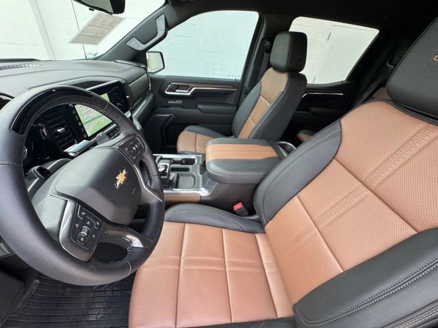 Used 2025 Chevrolet Silverado 1500 High Country w/ Technology Package AWD/4WD image 28