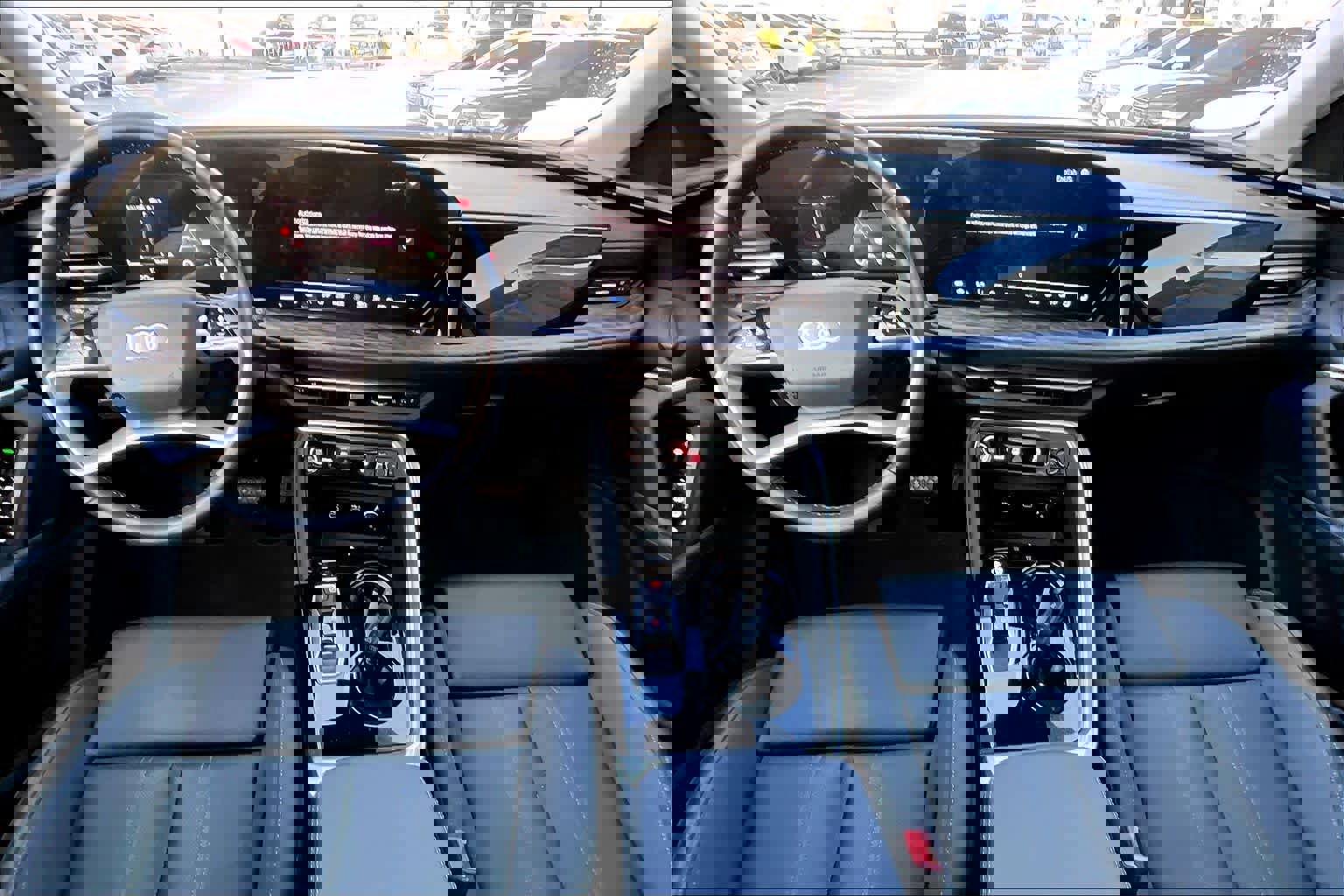 Used 2025 Audi Q5 Premium Plus w/ Premium Plus image 15