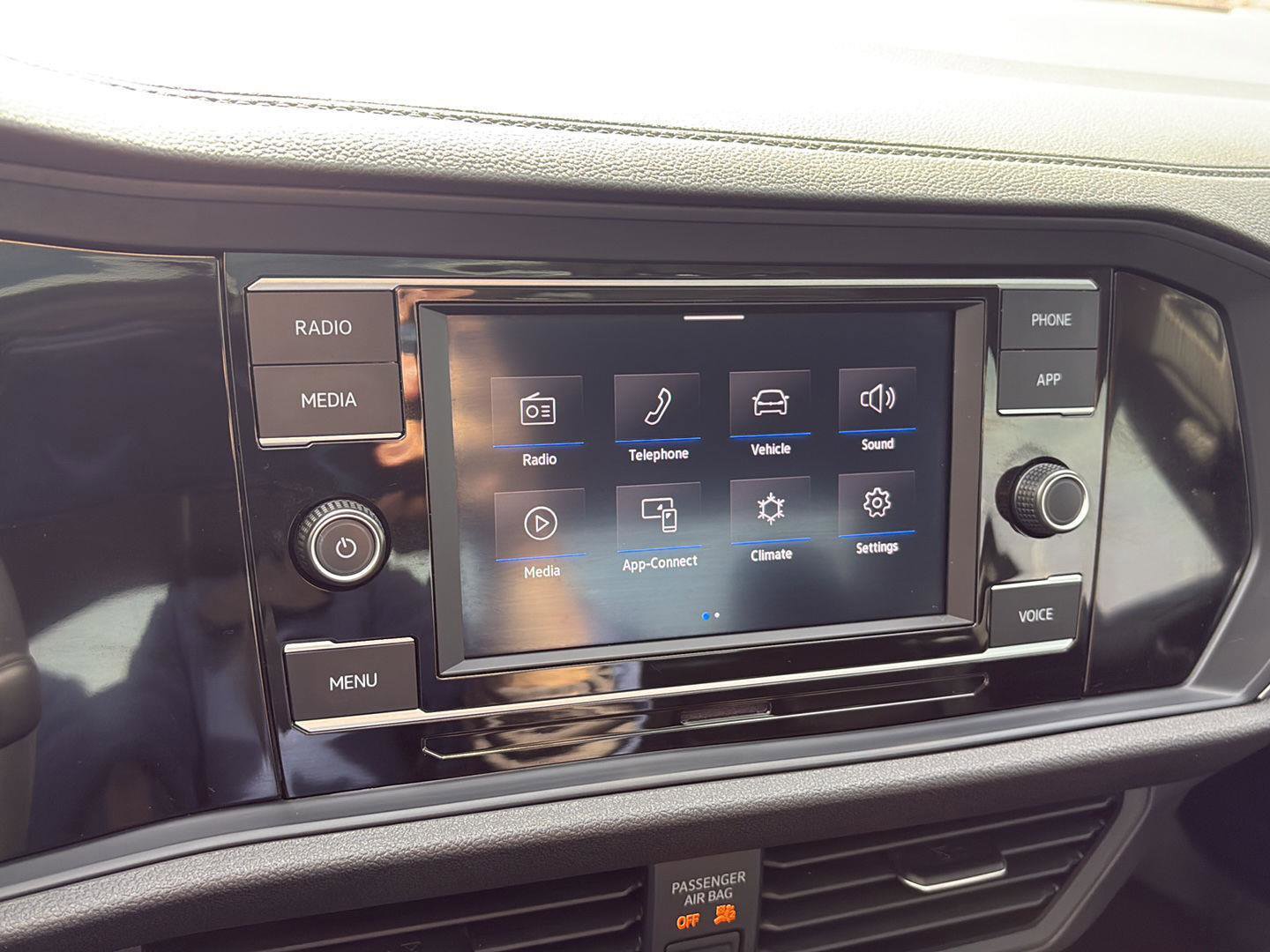 Used 2024 Volkswagen Jetta SE w/ Panoramic Sunroof Package image 20