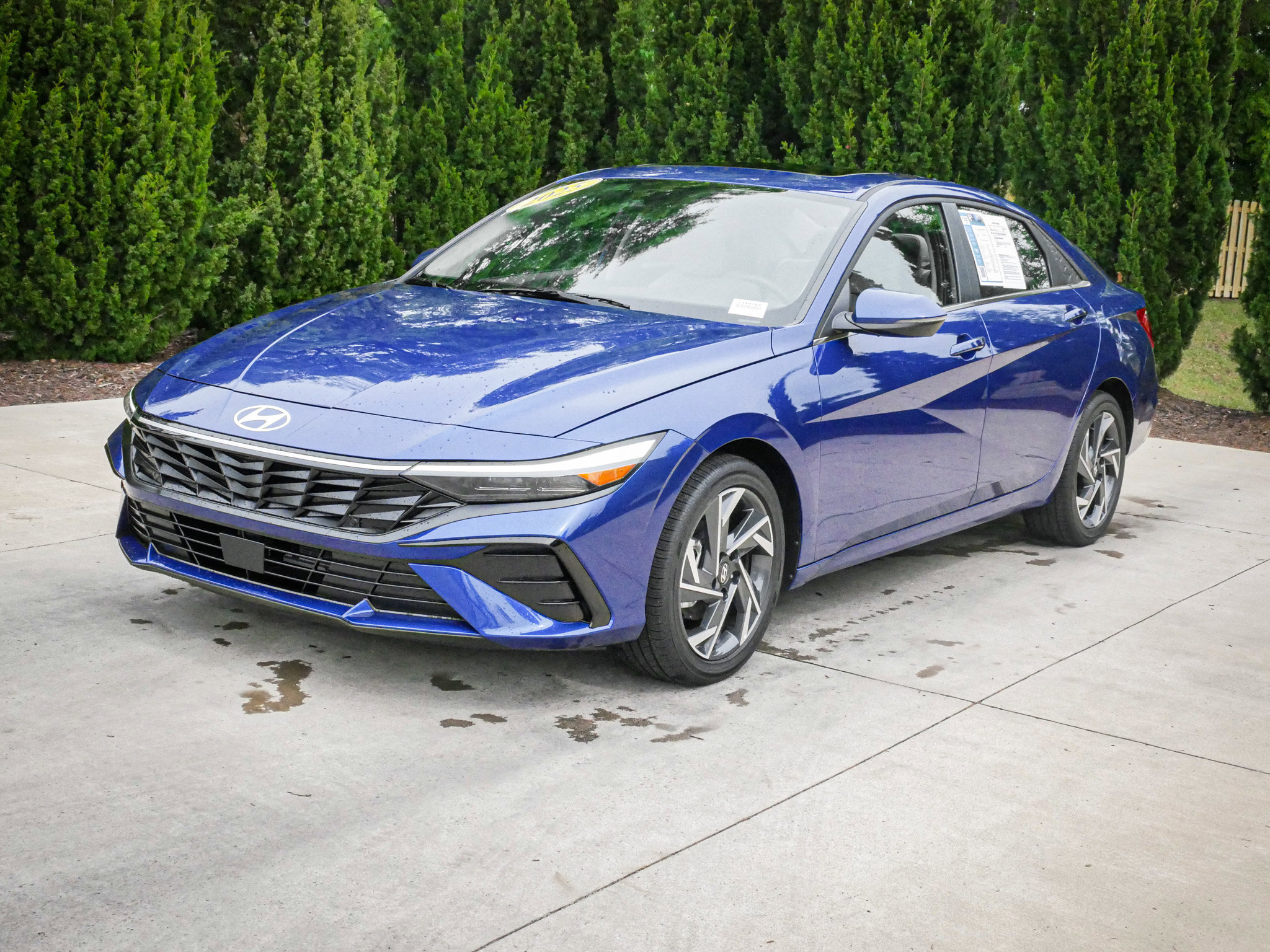 Used 2025 Hyundai Elantra Limited image 5