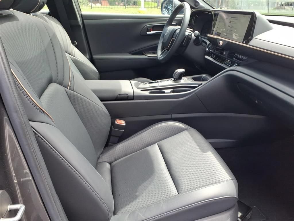 Used 2023 Toyota Crown Platinum AWD/4WD image 21
