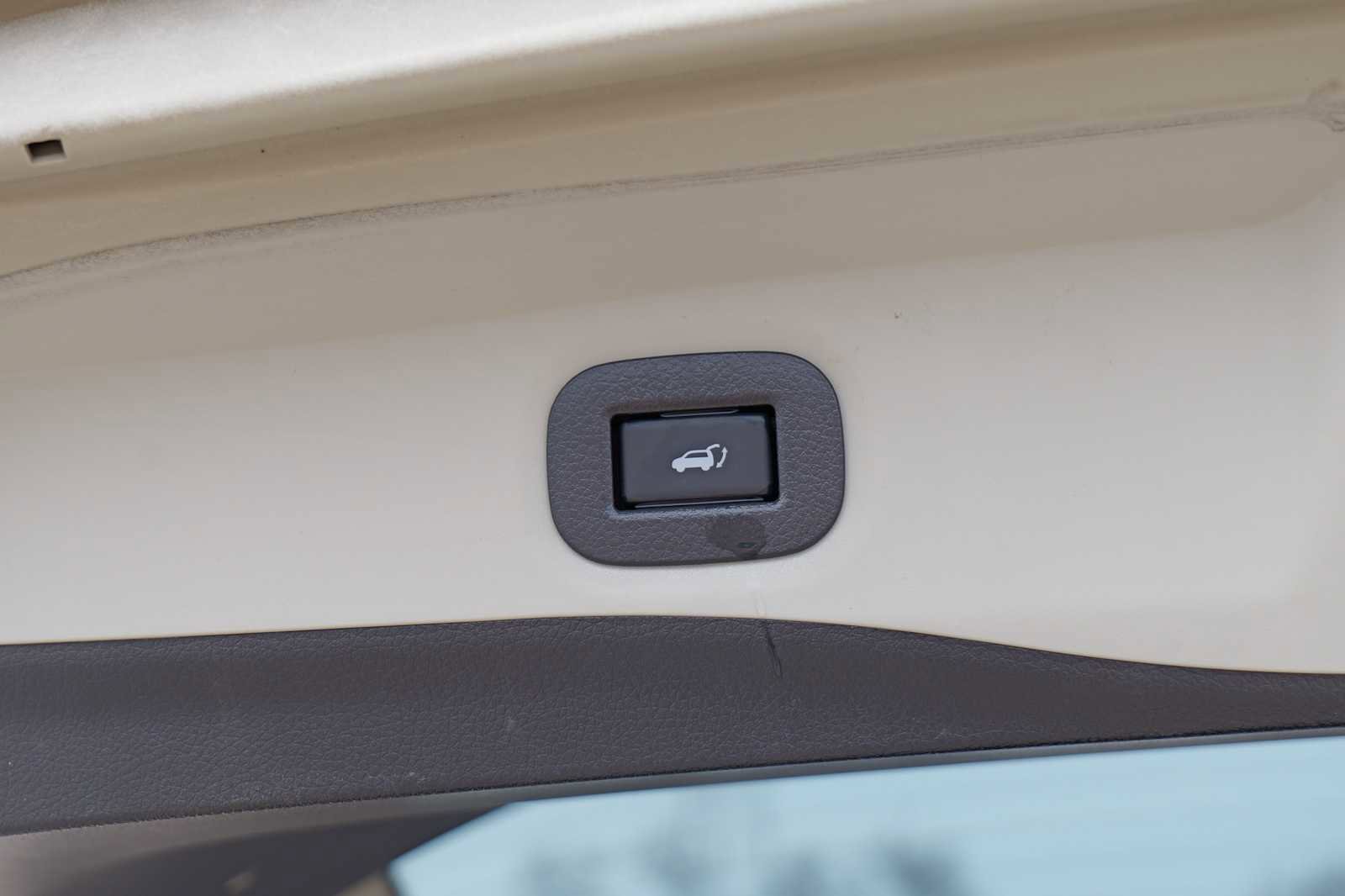 Used 2020 Nissan Rogue SV image 29