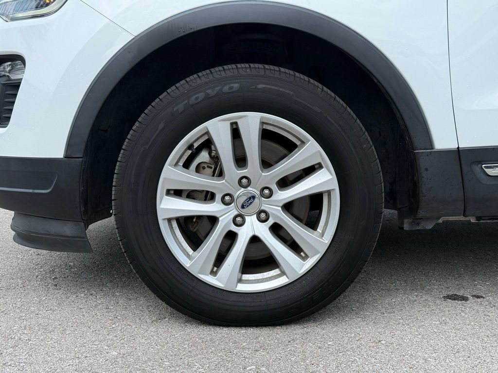 Used 2018 Ford Explorer XLT w/ Equipment Group 202A AWD/4WD image 5