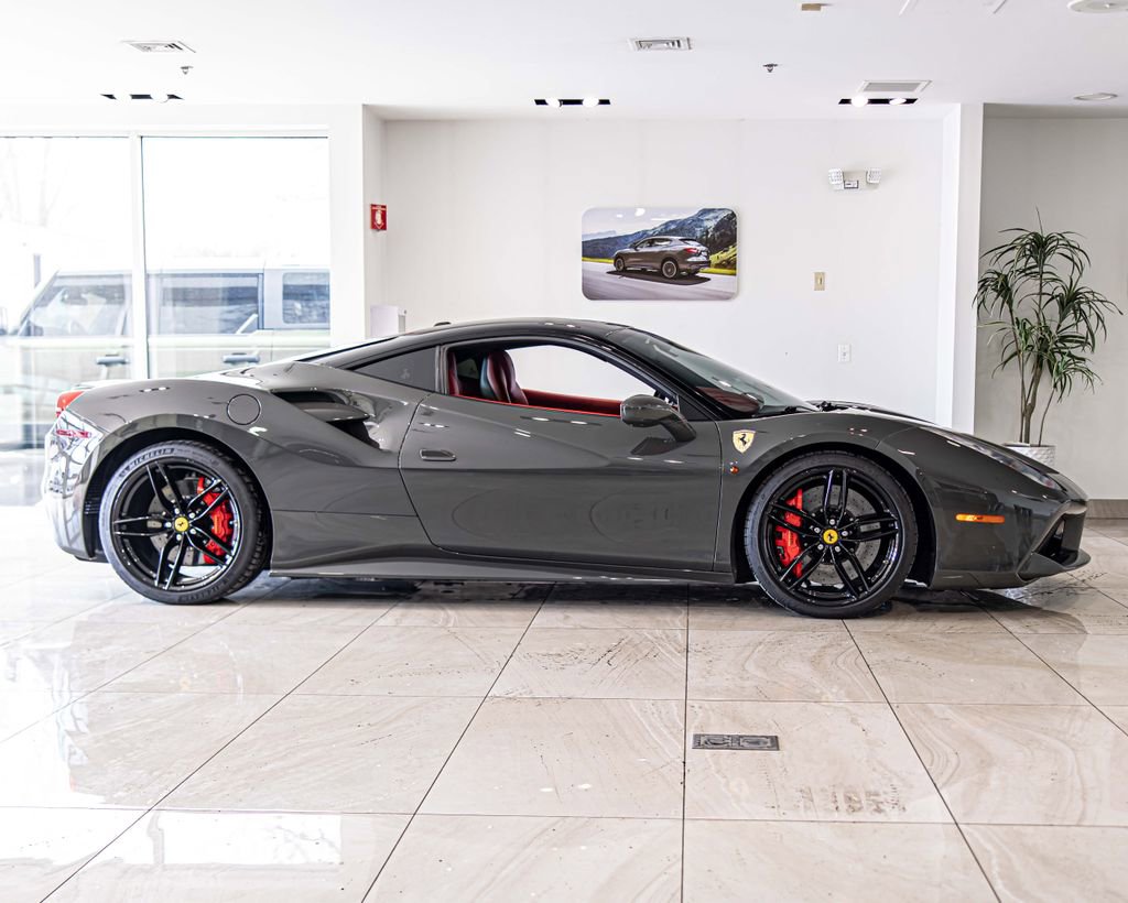 Used 2018 Ferrari 488 GTB RWD image 11