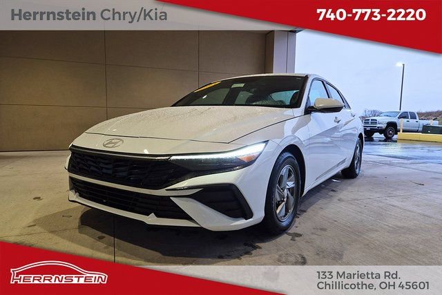 Used 2024 Hyundai Elantra SE image 3