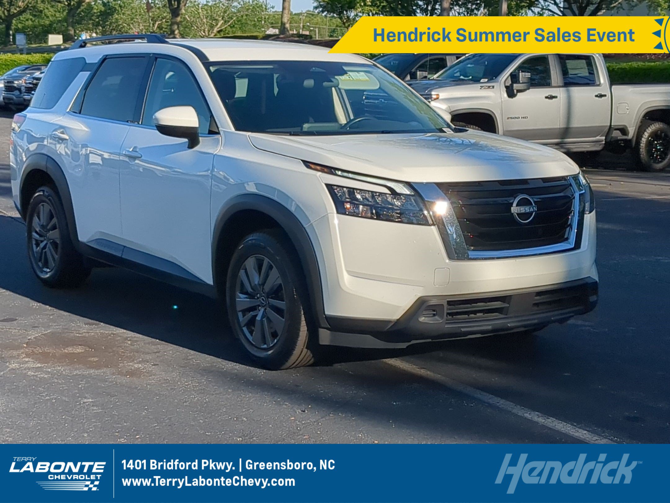Used 2025 Nissan Pathfinder SV FWD image 1