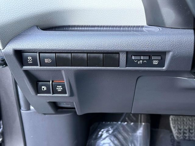 Used 2024 Toyota Sienna XLE image 24